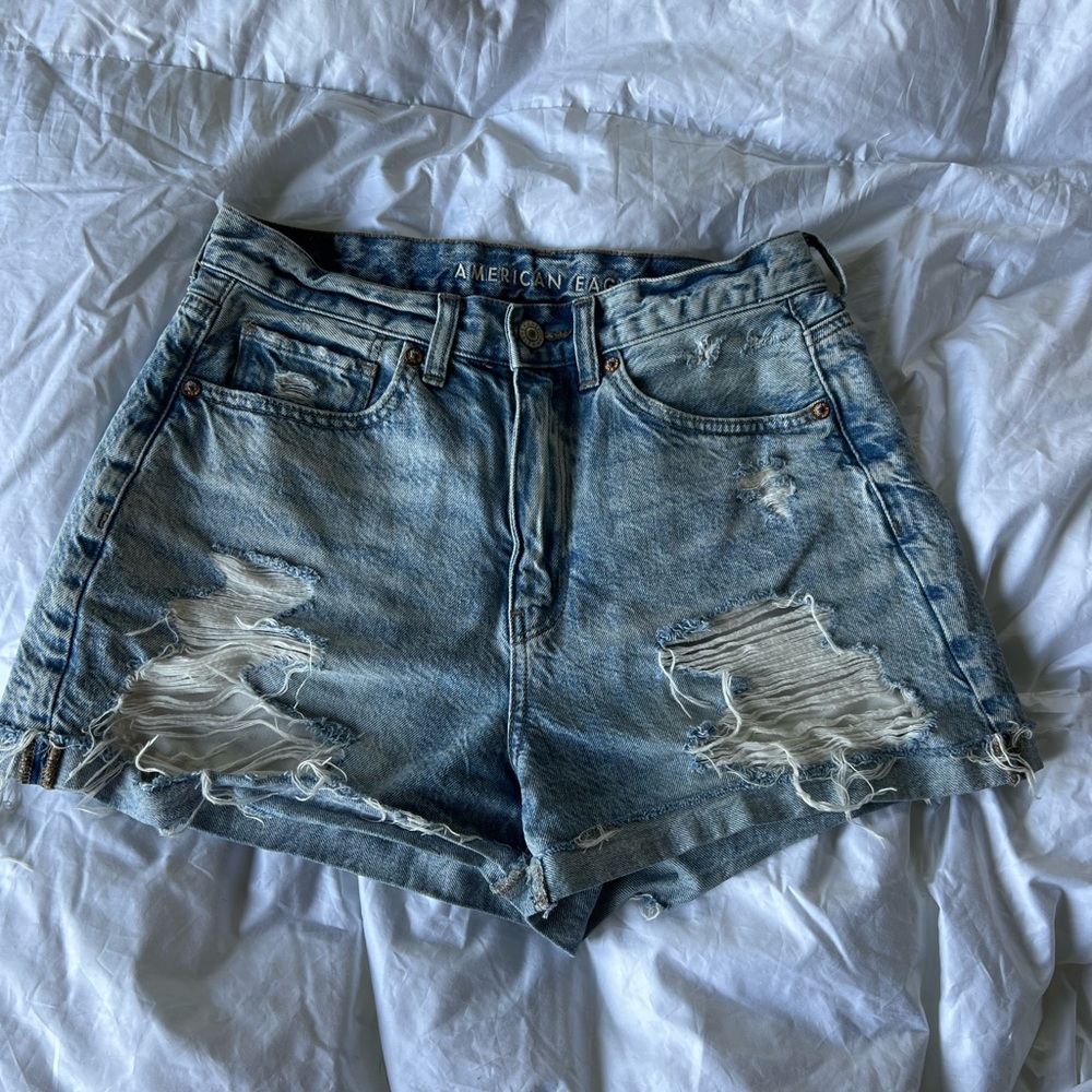 American Eagle Outfitters distressed mom short